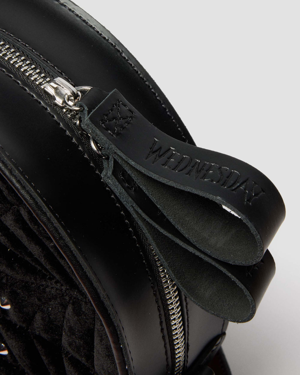 https://cdn.media.amplience.net/i/drmartens/43063001.82.jpg