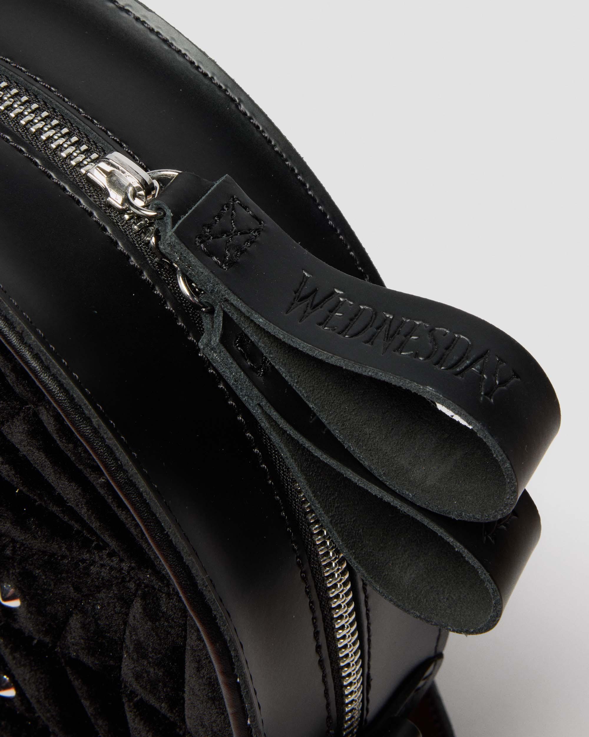 https://cdn.media.amplience.net/i/drmartens/43063001.82.jpg