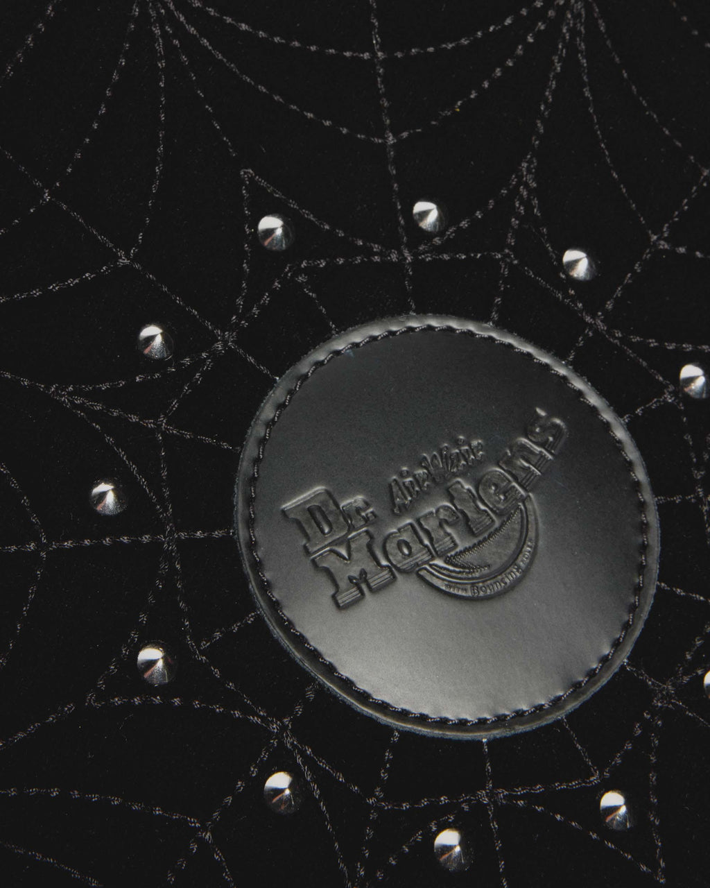 https://cdn.media.amplience.net/i/drmartens/43063001.85.jpg