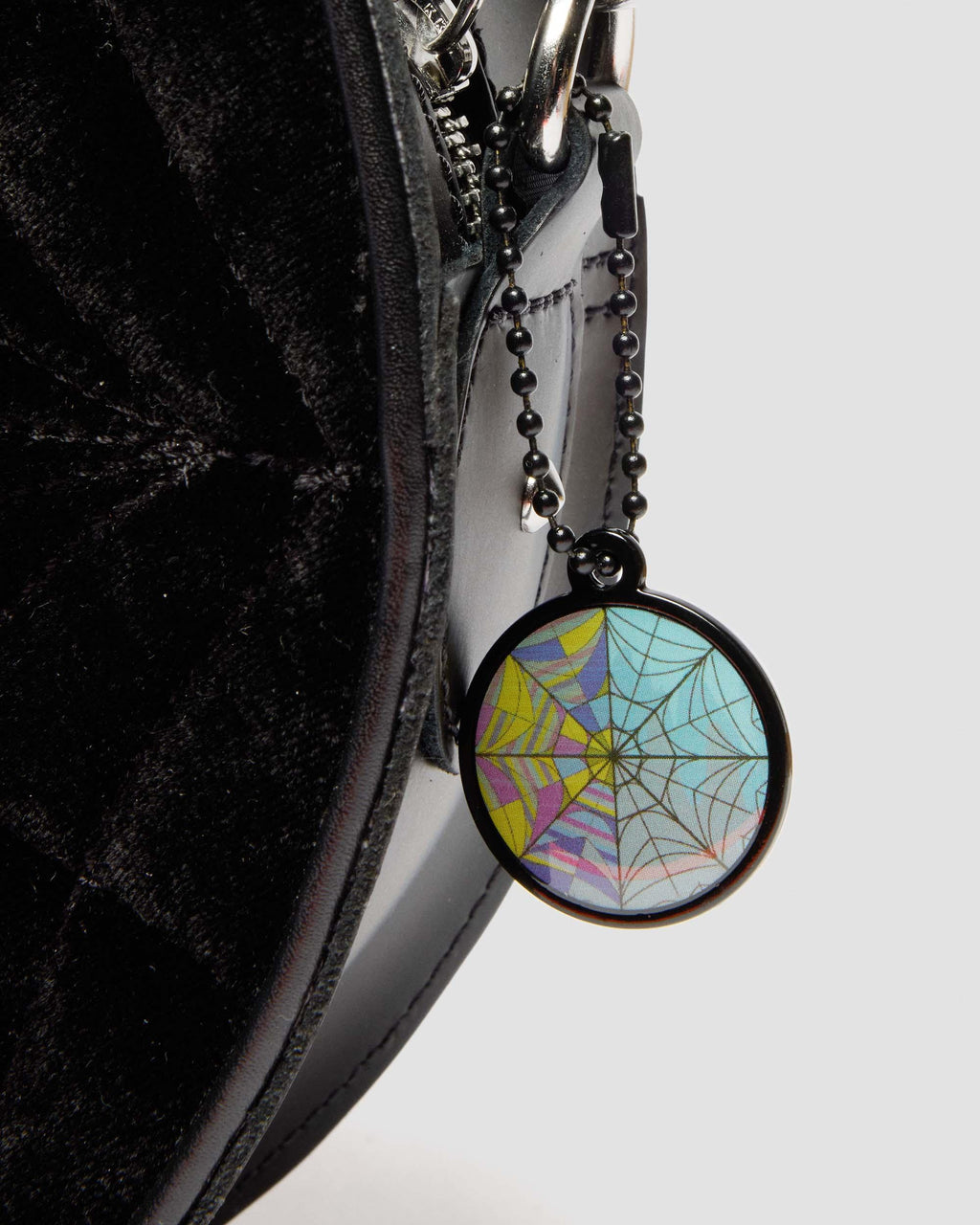 https://cdn.media.amplience.net/i/drmartens/43063001.89.jpg