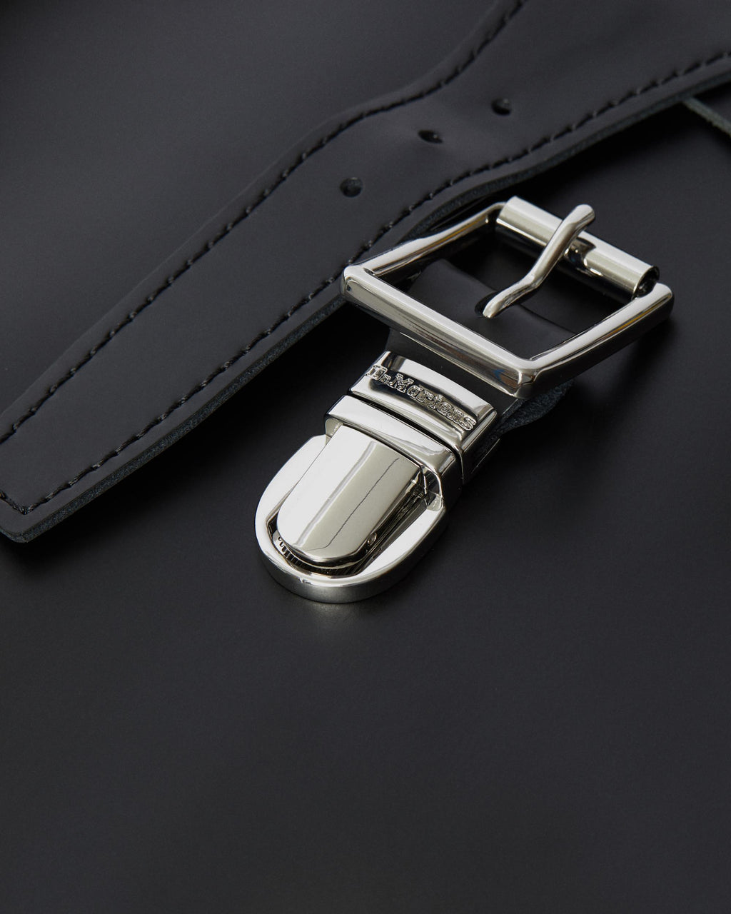 https://cdn.media.amplience.net/i/drmartens/AB101001.82.jpg