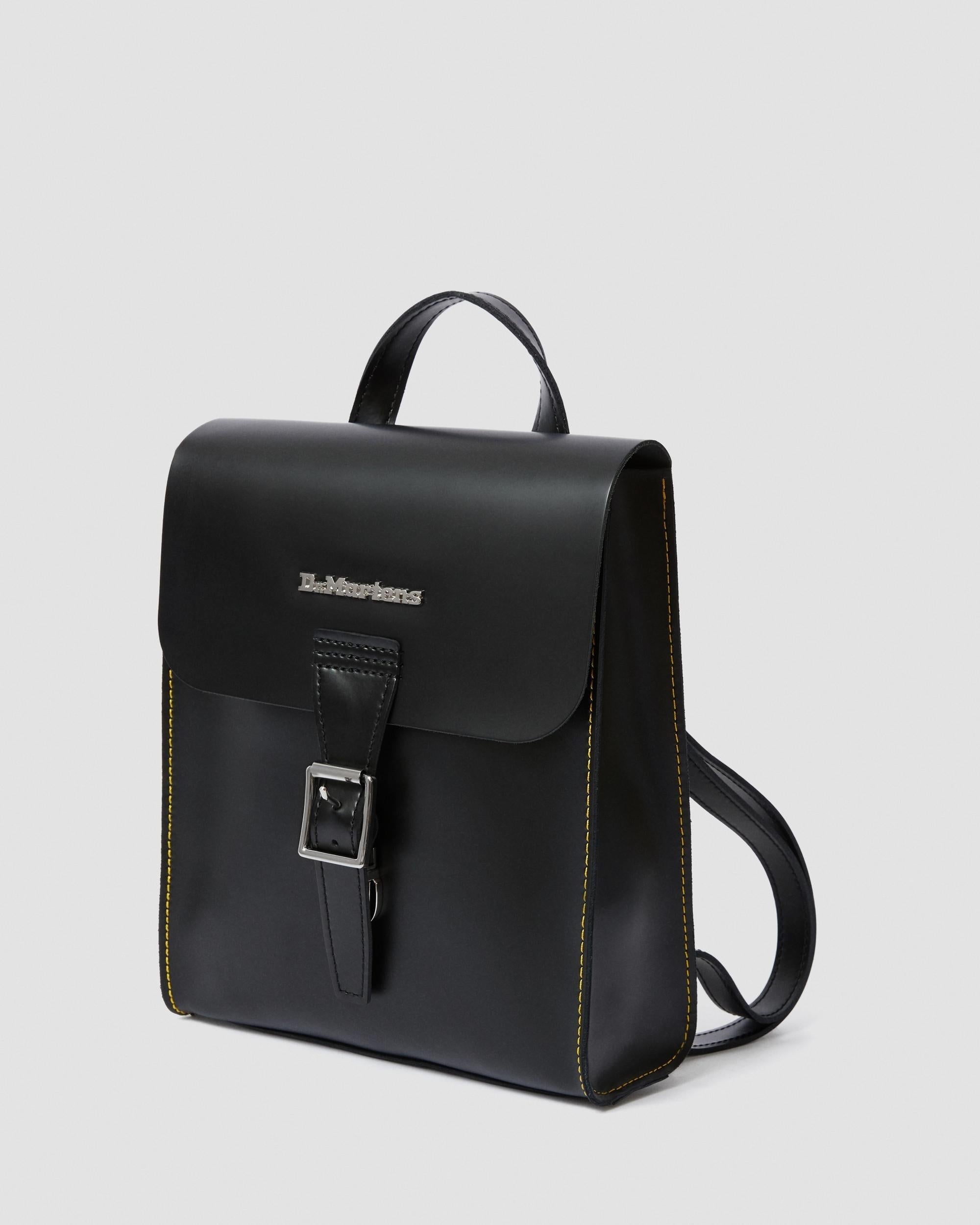 https://cdn.media.amplience.net/i/drmartens/AB101001.85.jpg