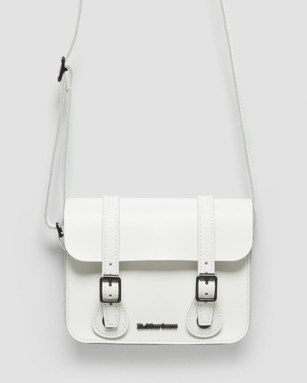 https://cdn.media.amplience.net/i/drmartens/AC917122.84.jpg