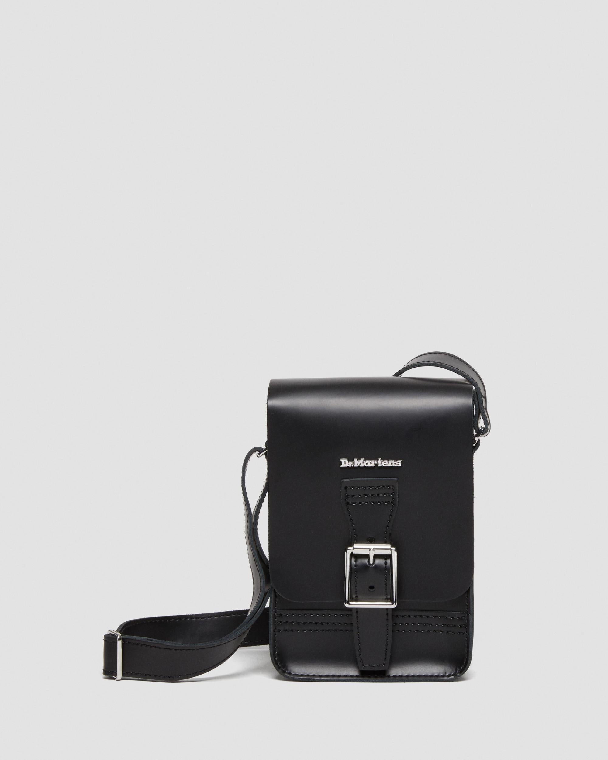 https://cdn.media.amplience.net/i/drmartens/AD055001.80.jpg