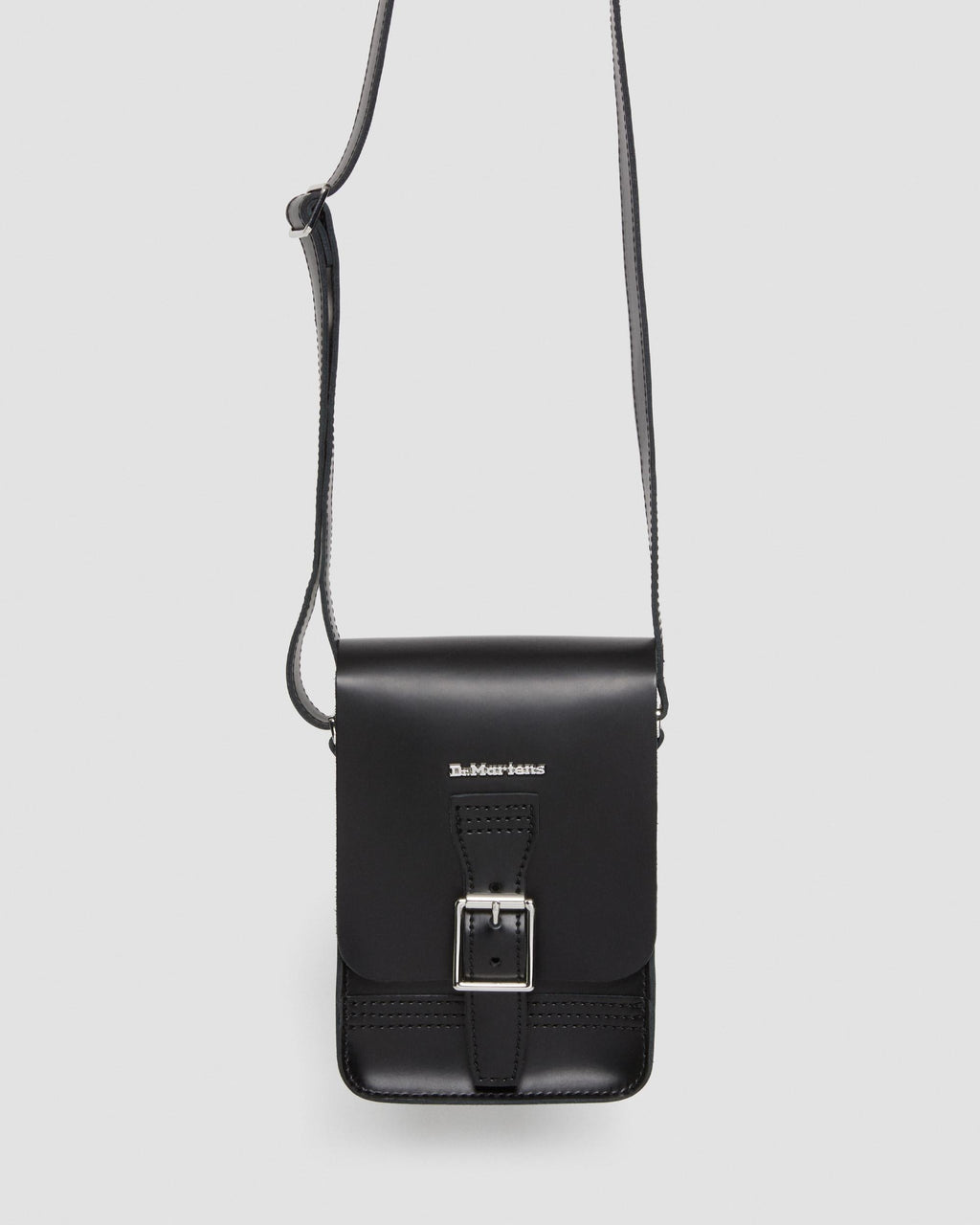 https://cdn.media.amplience.net/i/drmartens/AD055001.83.jpg