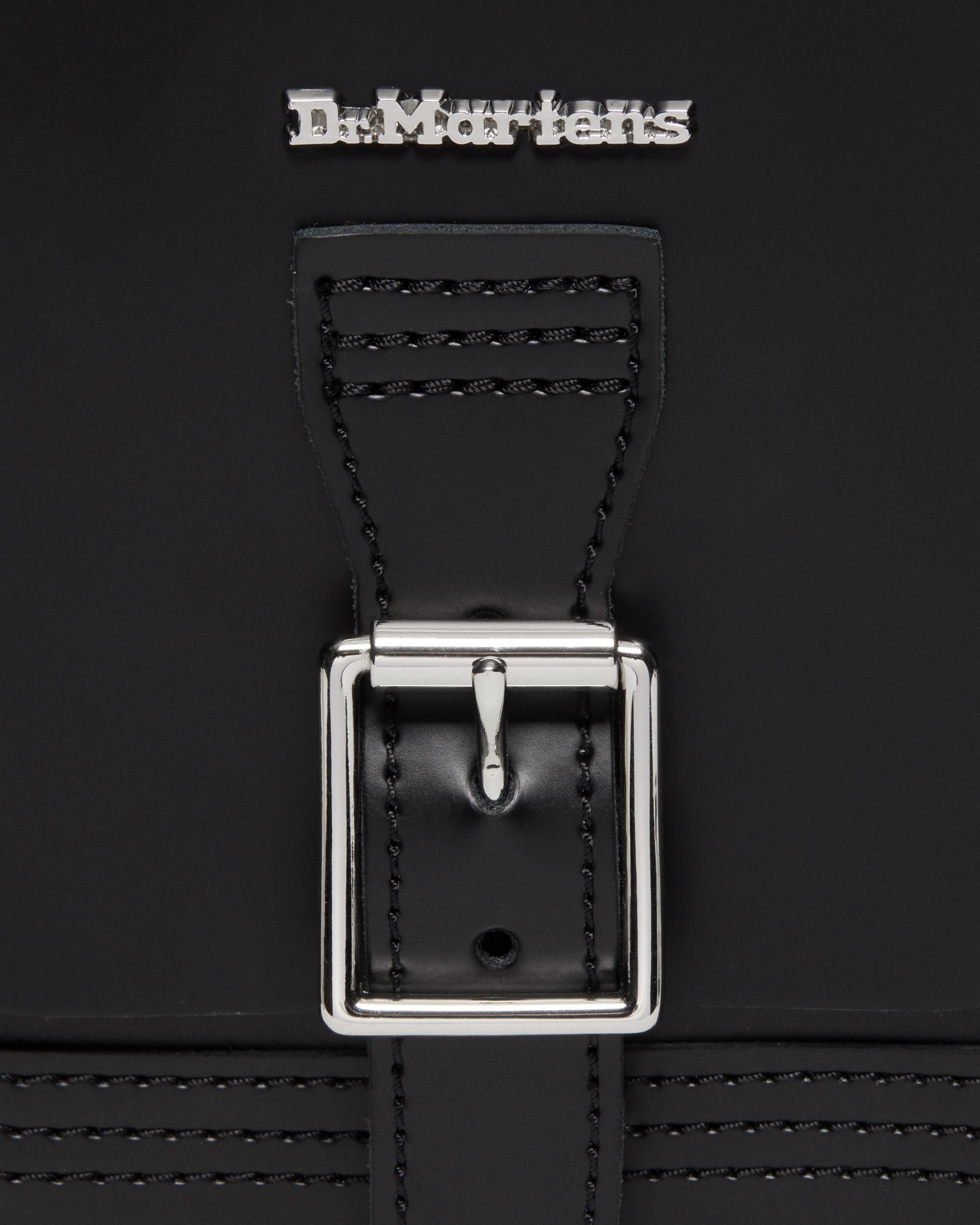 https://cdn.media.amplience.net/i/drmartens/AD055001.84.jpg