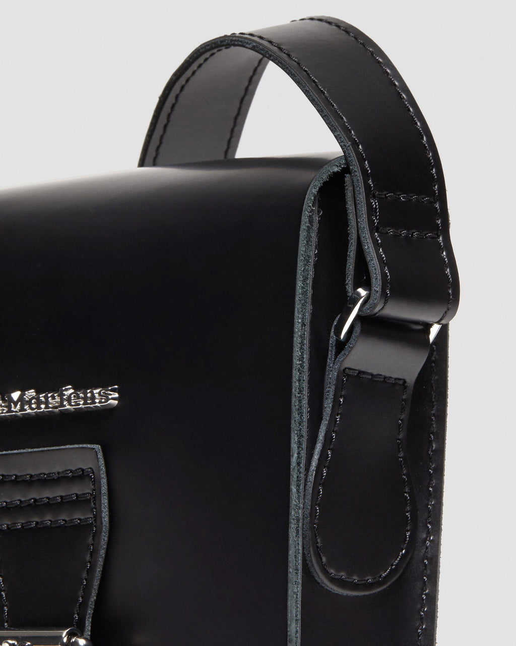 https://cdn.media.amplience.net/i/drmartens/AD055001.88.jpg